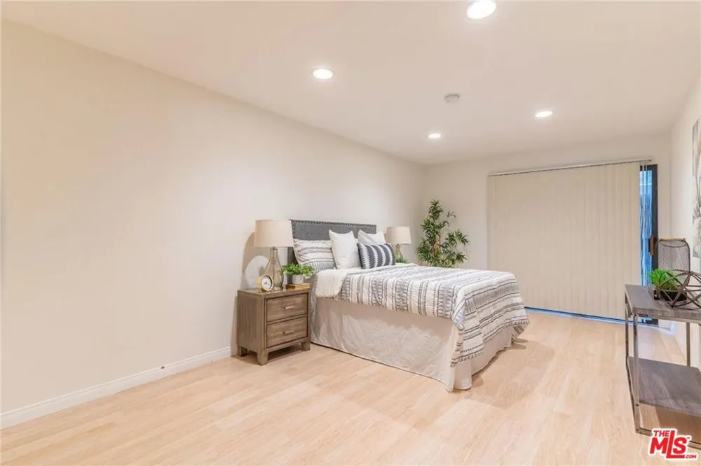 1940 Highland Avenue #42 Los Angeles, CA 90068