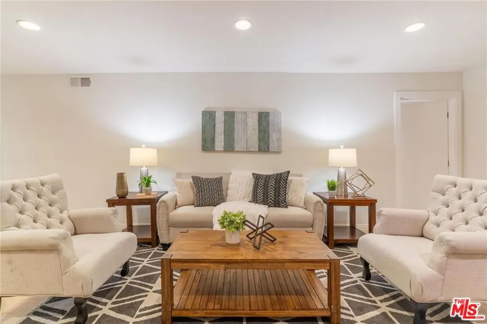 1940 Highland Avenue #42 Los Angeles, CA 90068