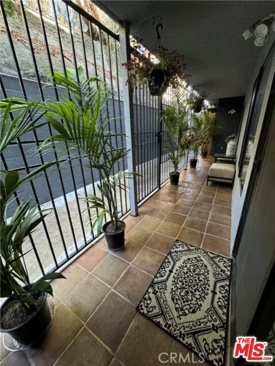 1940 Highland Avenue #42 Los Angeles, CA 90068
