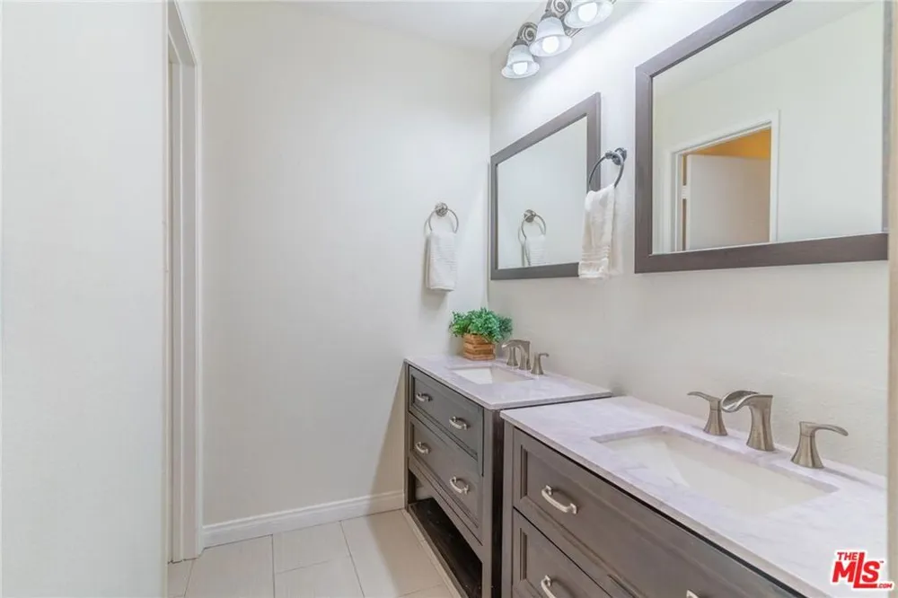 1940 Highland Avenue #42 Los Angeles, CA 90068