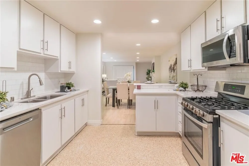 1940 Highland Avenue #42 Los Angeles, CA 90068