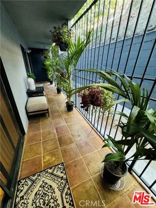1940 Highland Avenue #42 Los Angeles, CA 90068