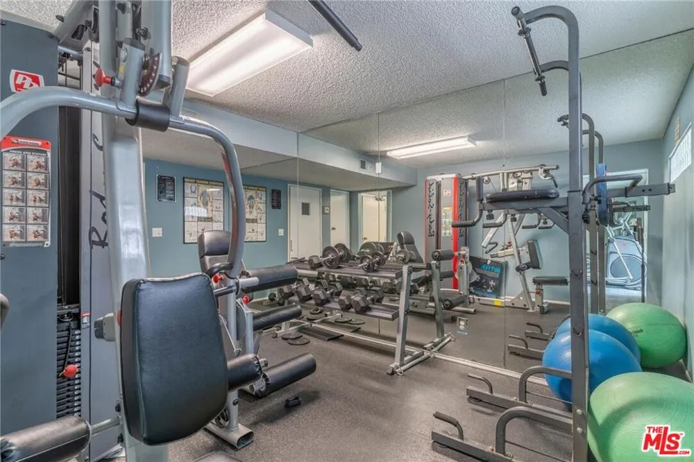 1940 Highland Avenue #42 Los Angeles, CA 90068
