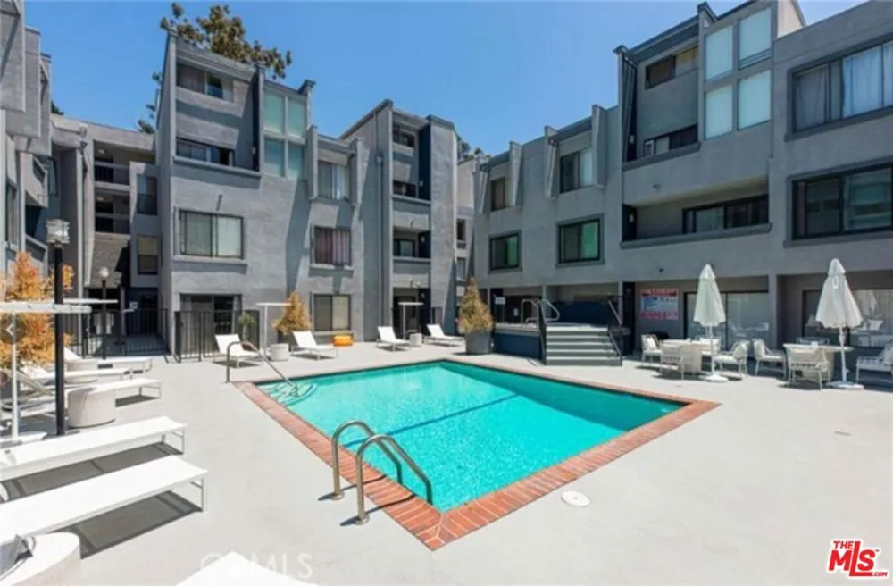 1940 Highland Avenue #42 Los Angeles, CA 90068