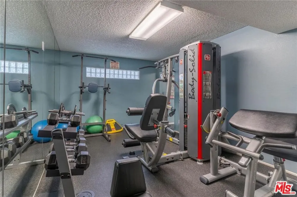 1940 Highland Avenue #42 Los Angeles, CA 90068