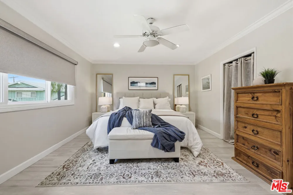 5220 Mary Ellen Avenue Sherman Oaks, CA 91401