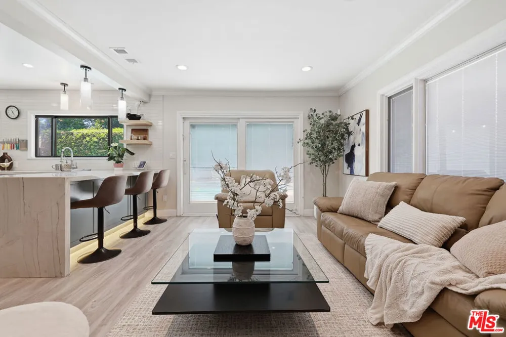 5220 Mary Ellen Avenue Sherman Oaks, CA 91401