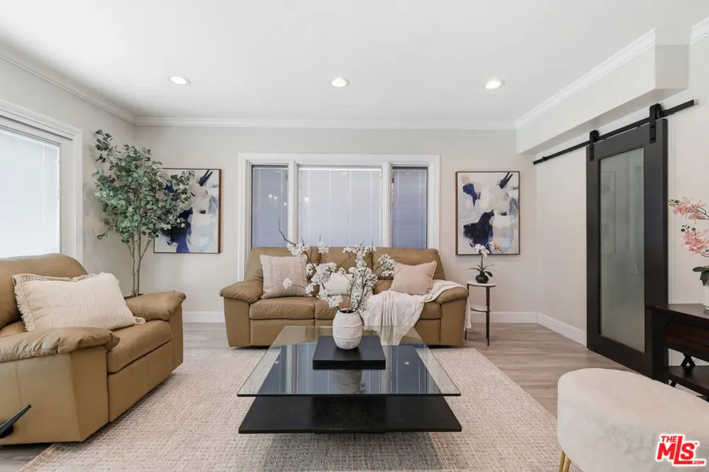 5220 Mary Ellen Avenue Sherman Oaks, CA 91401