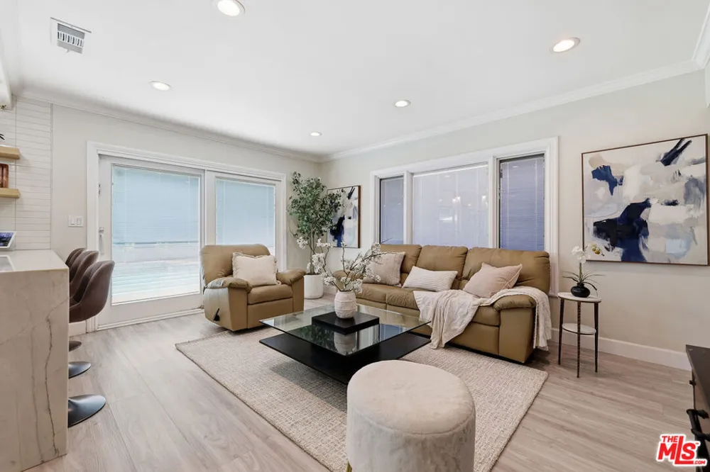 5220 Mary Ellen Avenue Sherman Oaks, CA 91401