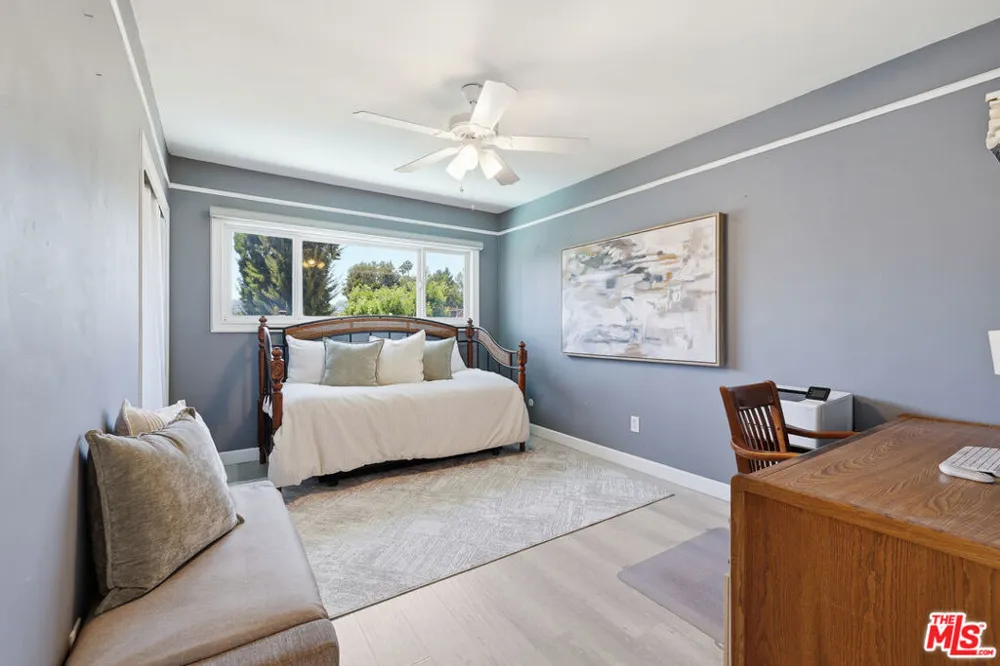 5220 Mary Ellen Avenue Sherman Oaks, CA 91401
