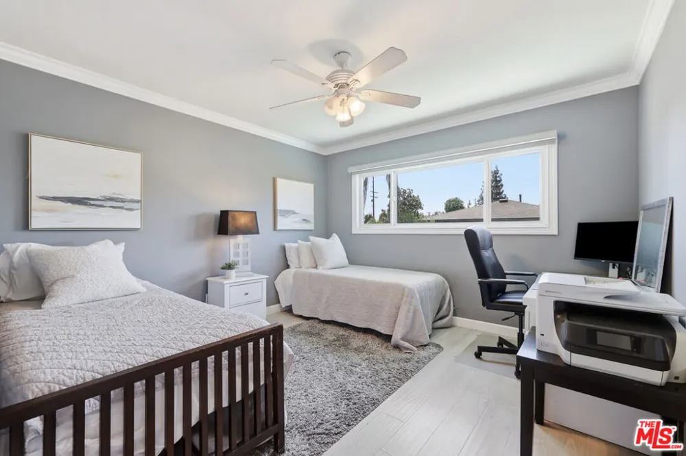 5220 Mary Ellen Avenue Sherman Oaks, CA 91401