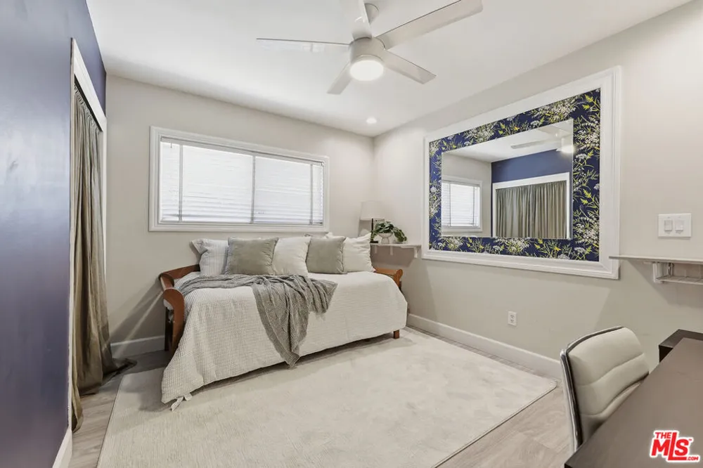 5220 Mary Ellen Avenue Sherman Oaks, CA 91401