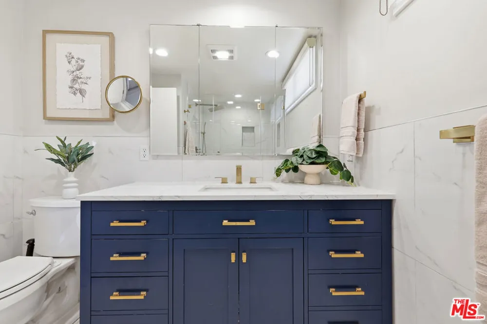 5220 Mary Ellen Avenue Sherman Oaks, CA 91401