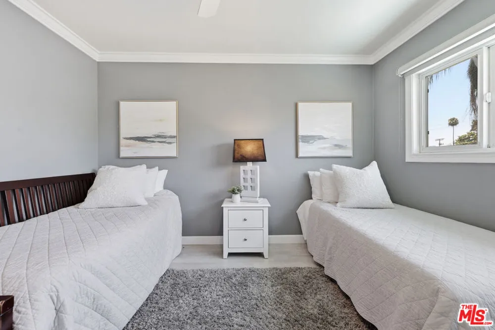 5220 Mary Ellen Avenue Sherman Oaks, CA 91401