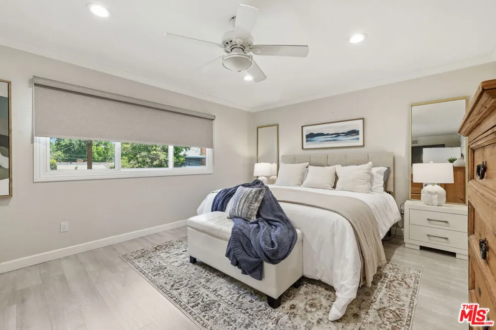 5220 Mary Ellen Avenue Sherman Oaks, CA 91401