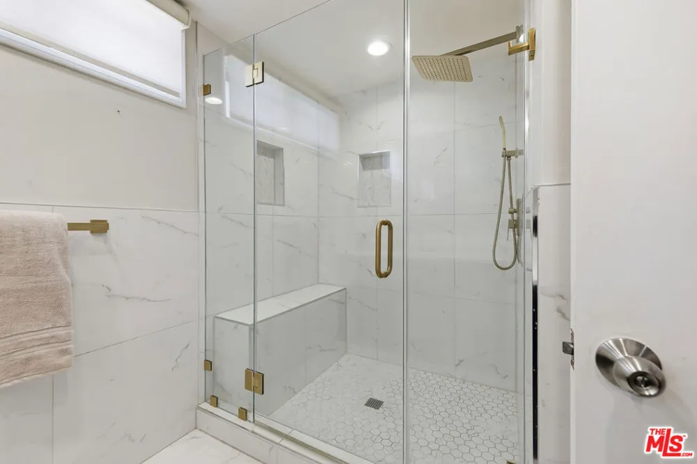 5220 Mary Ellen Avenue Sherman Oaks, CA 91401