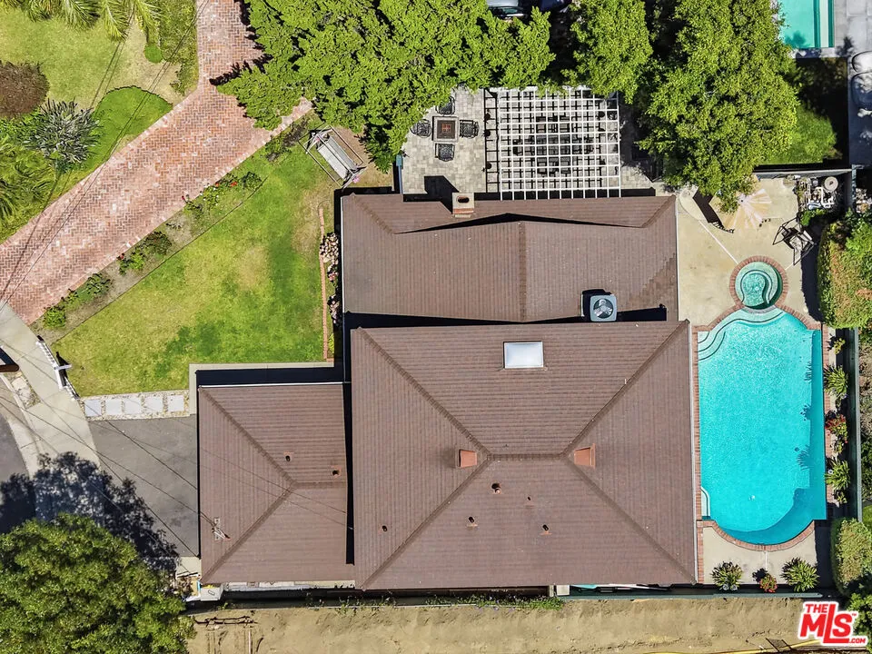 5220 Mary Ellen Avenue Sherman Oaks, CA 91401
