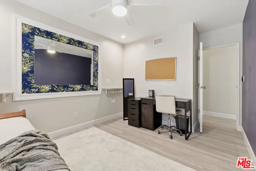 5220 Mary Ellen Avenue Sherman Oaks, CA 91401