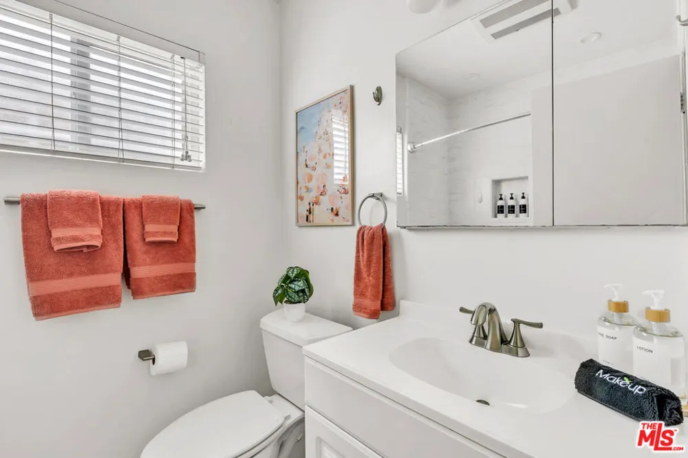 15006 Burin Avenue Lawndale, CA 90260