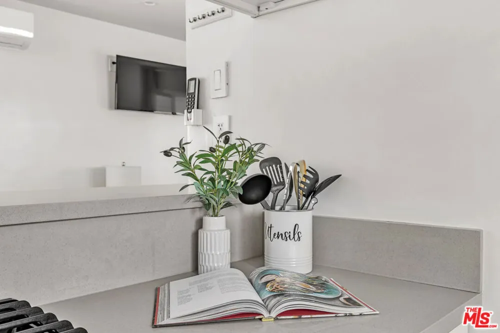 15006 Burin Avenue Lawndale, CA 90260