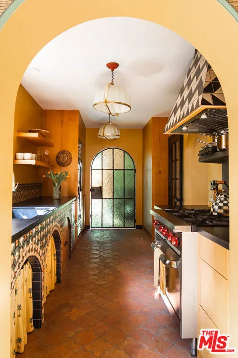 2351 Canyon Drive Los Angeles, CA 90068