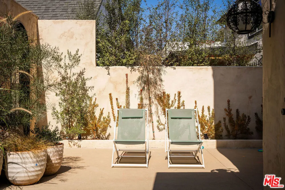 2351 Canyon Drive Los Angeles, CA 90068
