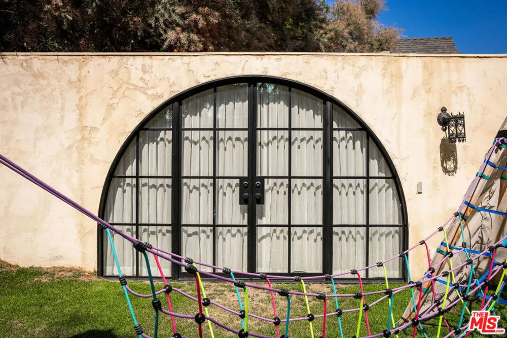 2351 Canyon Drive Los Angeles, CA 90068