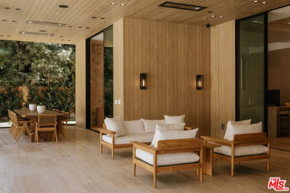 2130 Mandeville Canyon Road Los Angeles, CA 90049