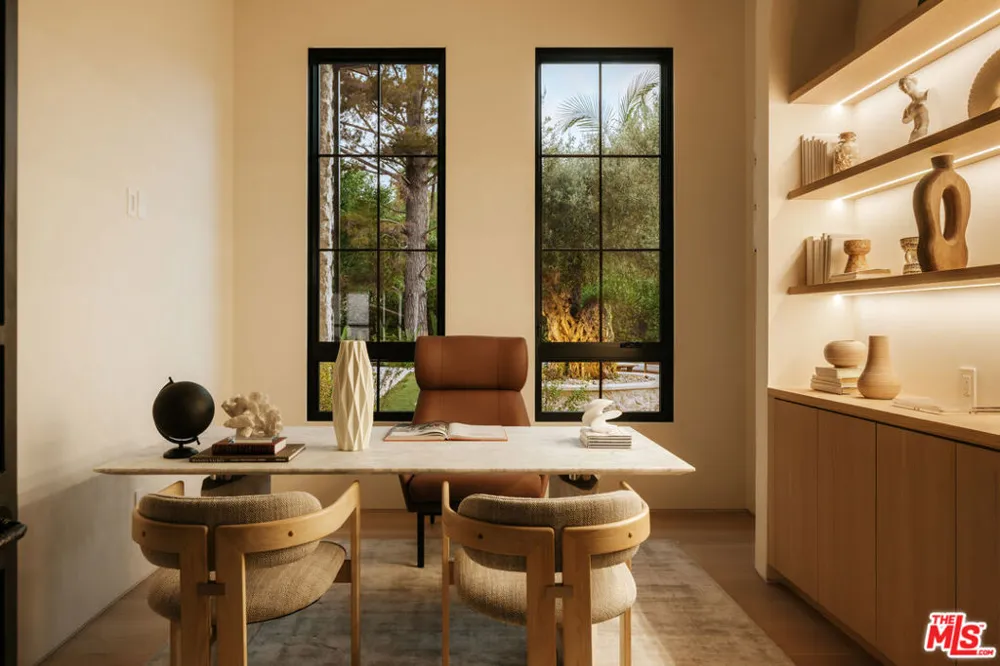 2130 Mandeville Canyon Road Los Angeles, CA 90049