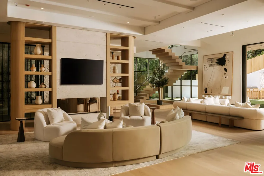 2130 Mandeville Canyon Road Los Angeles, CA 90049