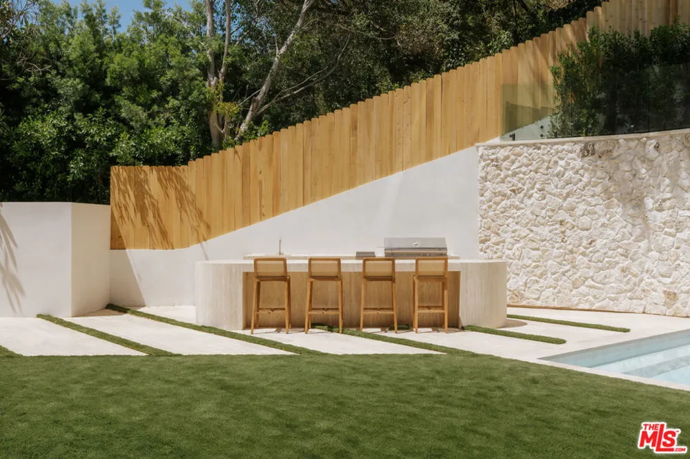 2130 Mandeville Canyon Road Los Angeles, CA 90049