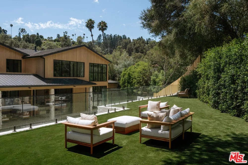 2130 Mandeville Canyon Road Los Angeles, CA 90049