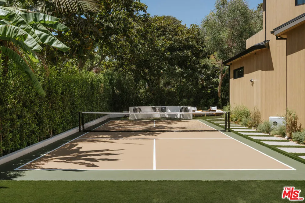 2130 Mandeville Canyon Road Los Angeles, CA 90049