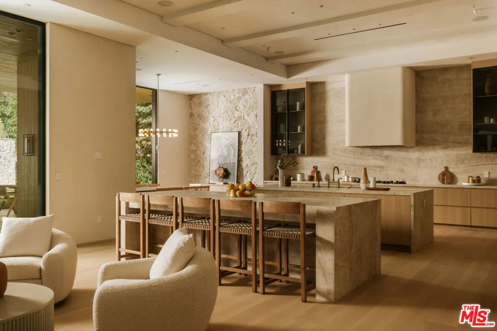 2130 Mandeville Canyon Road Los Angeles, CA 90049