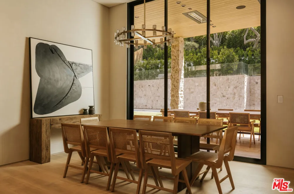 2130 Mandeville Canyon Road Los Angeles, CA 90049