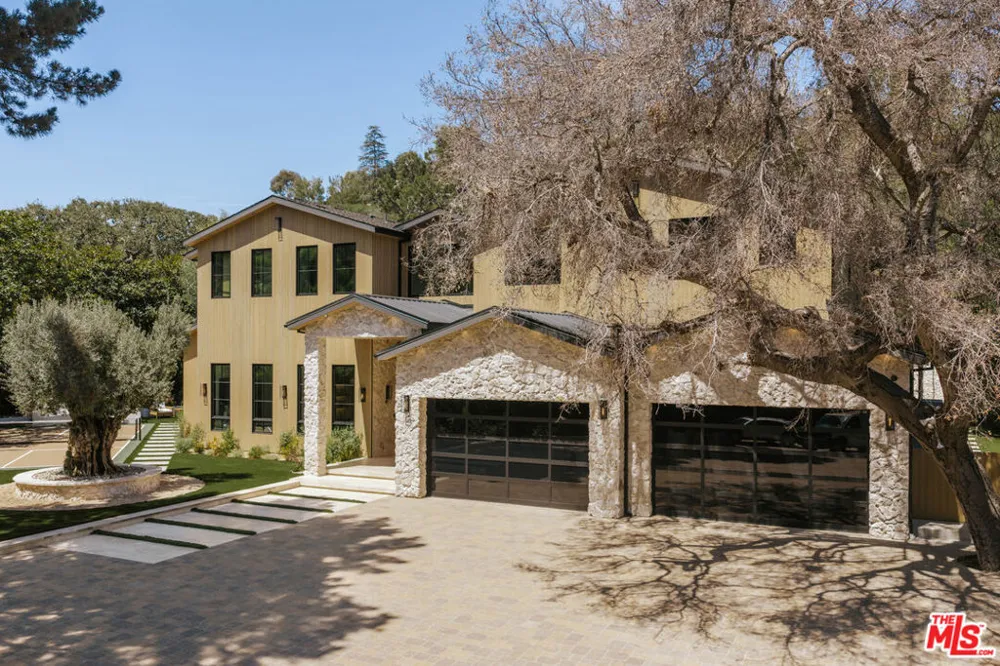 2130 Mandeville Canyon Road Los Angeles, CA 90049