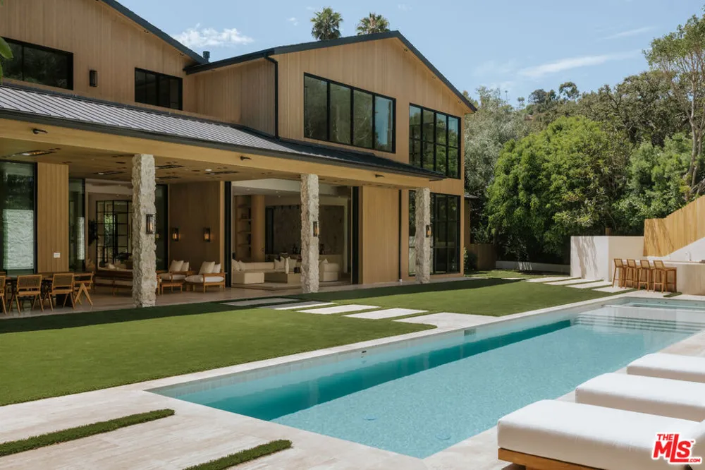 2130 Mandeville Canyon Road Los Angeles, CA 90049