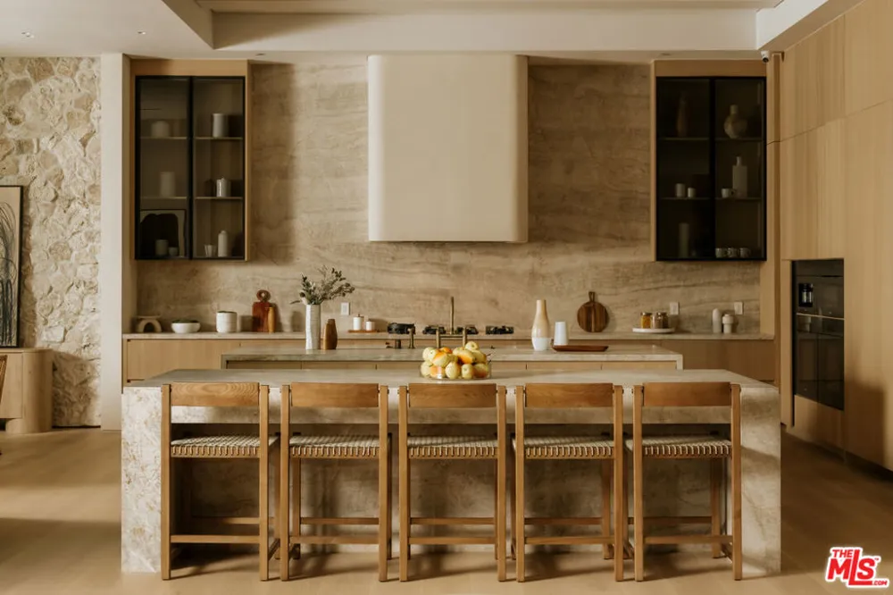 2130 Mandeville Canyon Road Los Angeles, CA 90049