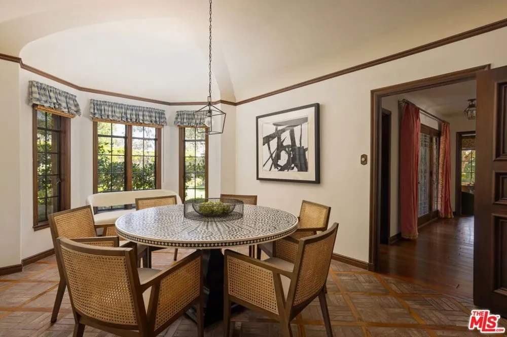 570 S Mapleton Drive Los Angeles, CA 90024