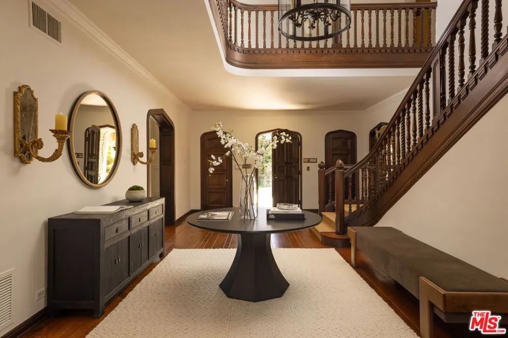 570 S Mapleton Drive Los Angeles, CA 90024