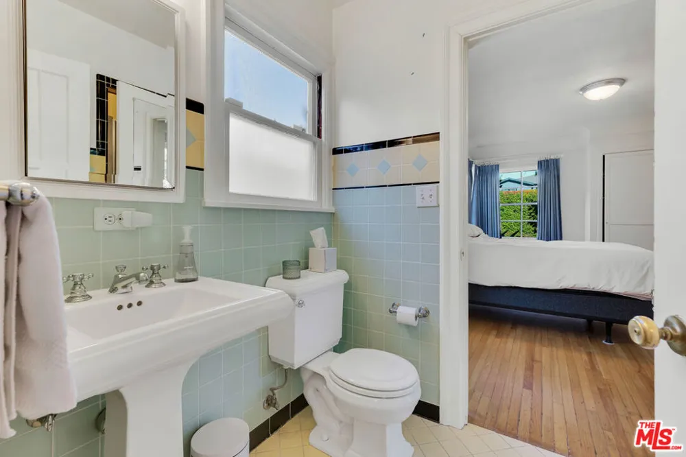 11951 Landale Street Studio City, CA 91607