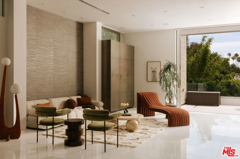 9311 Readcrest Drive Beverly Hills, CA 90210