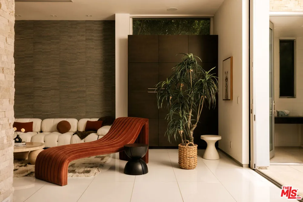 9311 Readcrest Drive Beverly Hills, CA 90210