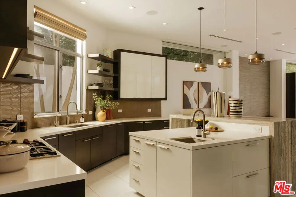 9311 Readcrest Drive Beverly Hills, CA 90210