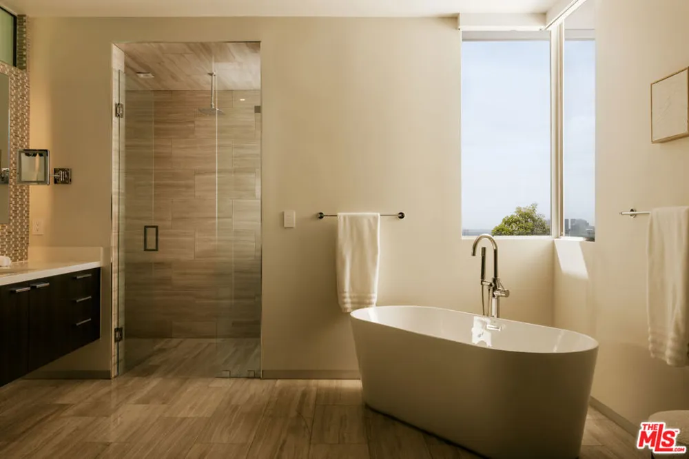 9311 Readcrest Drive Beverly Hills, CA 90210