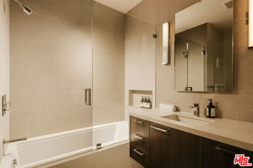 9311 Readcrest Drive Beverly Hills, CA 90210