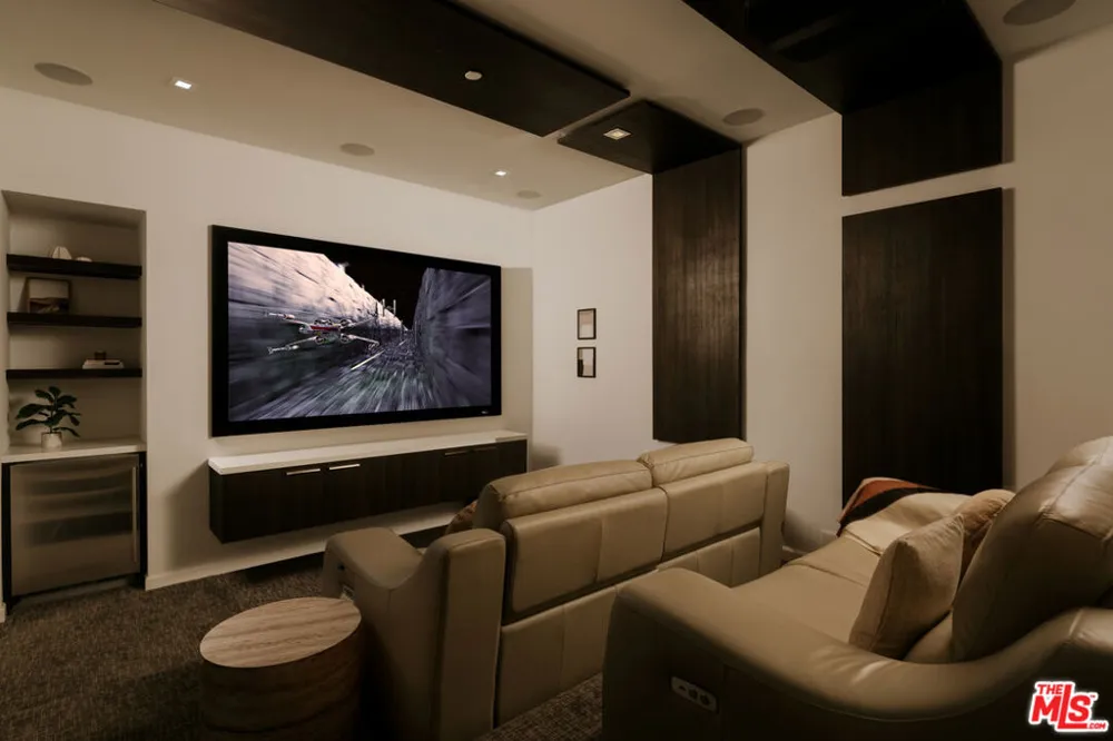 9311 Readcrest Drive Beverly Hills, CA 90210