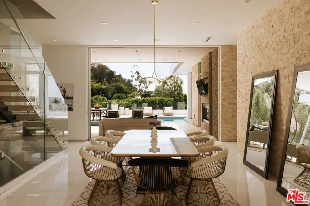 9311 Readcrest Drive Beverly Hills, CA 90210