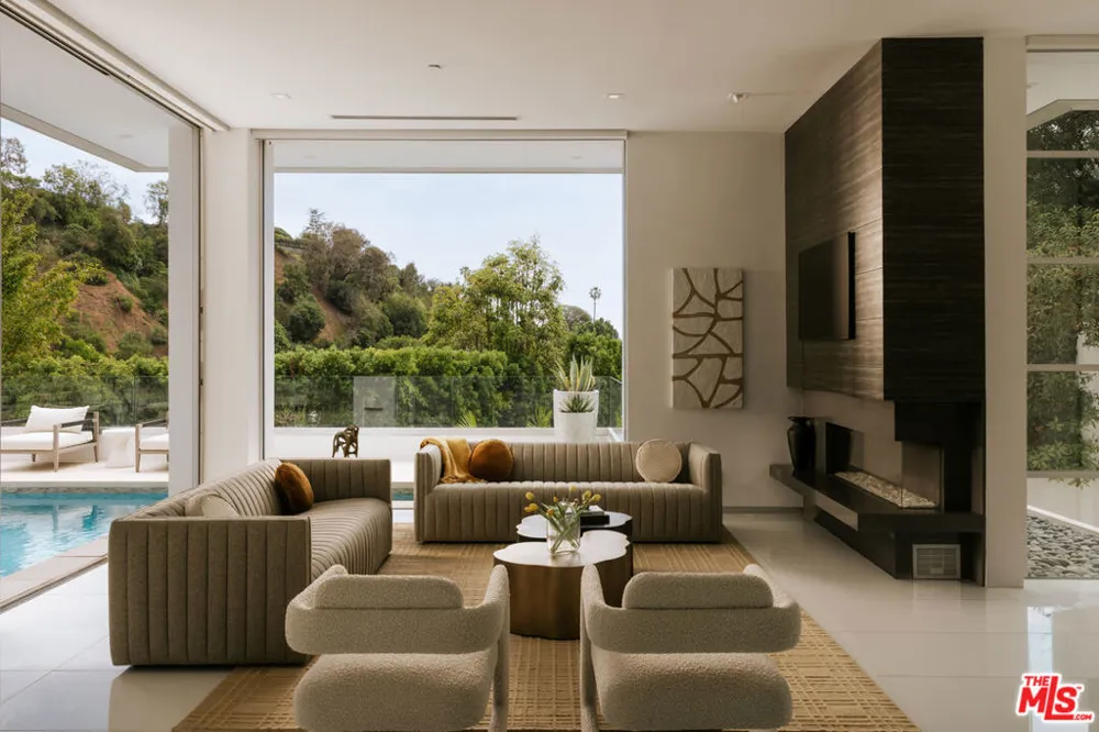 9311 Readcrest Drive Beverly Hills, CA 90210