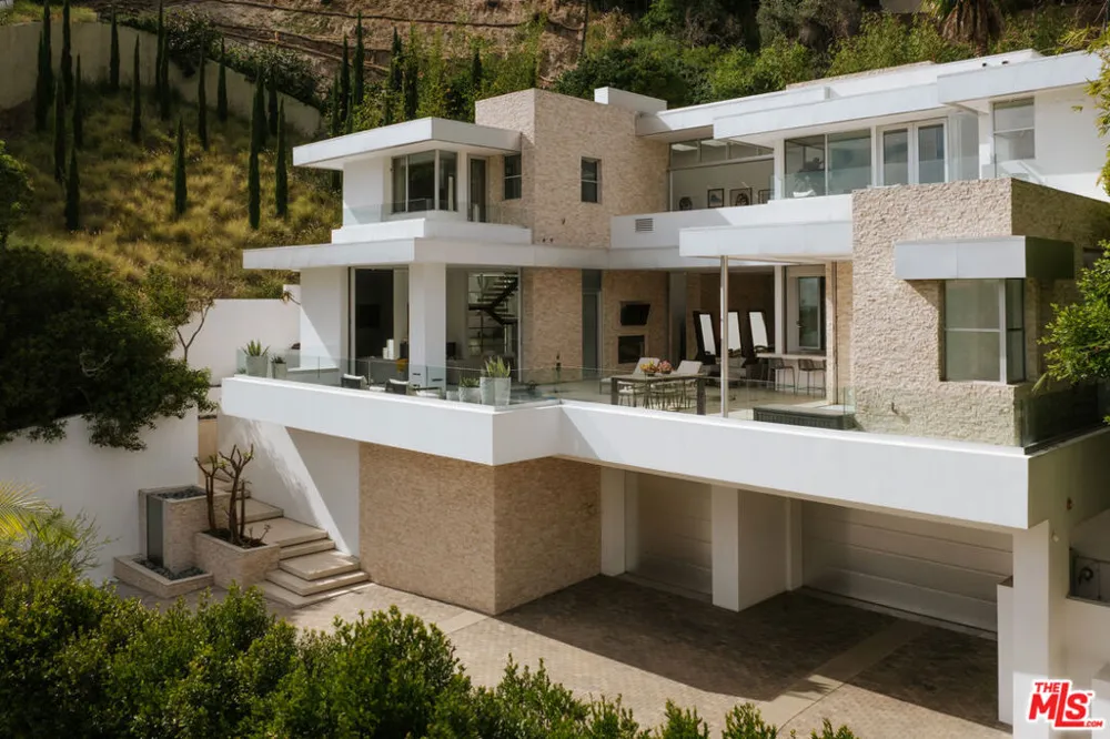9311 Readcrest Drive Beverly Hills, CA 90210